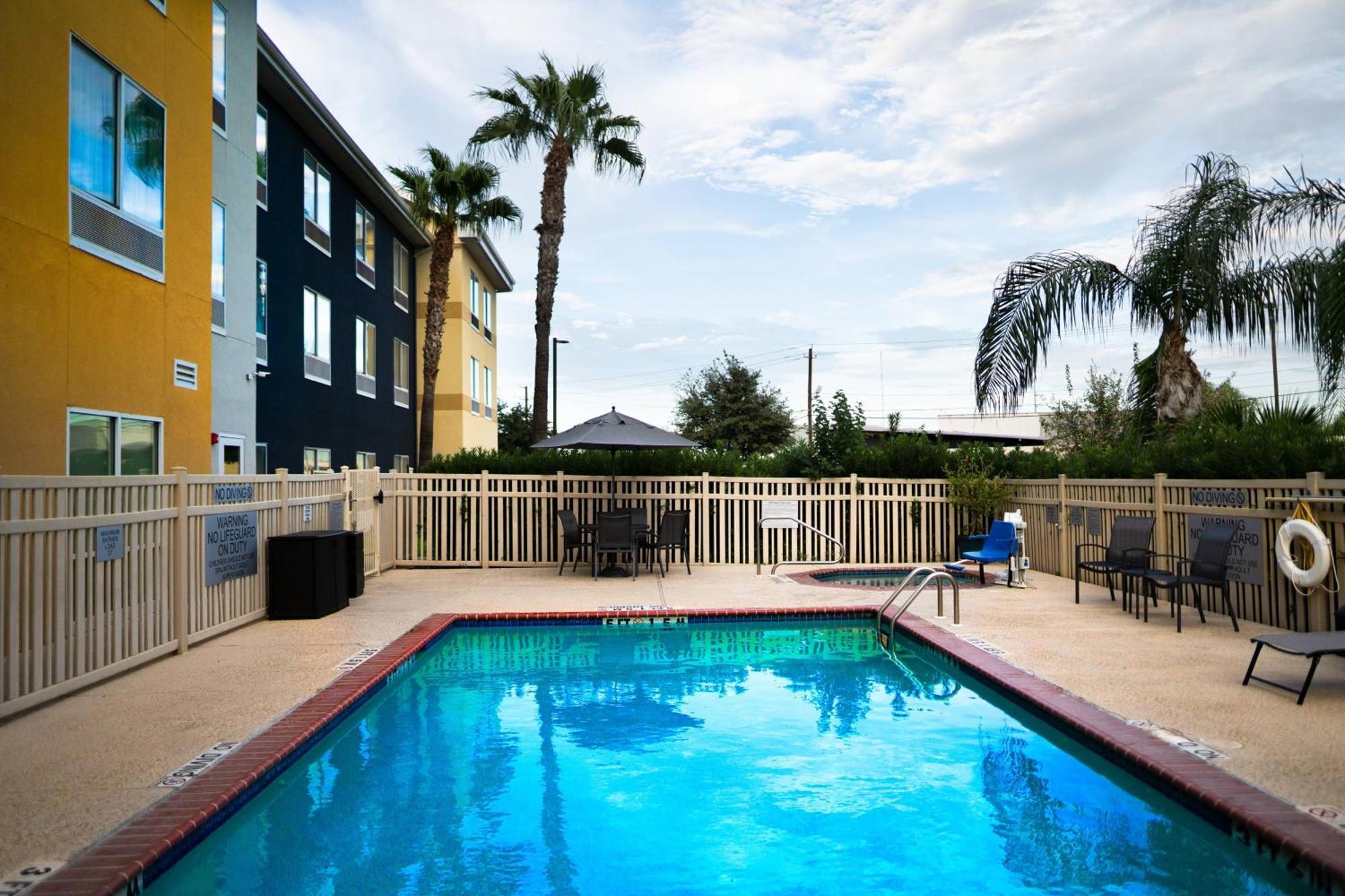 Fairfield Inn & Suites Laredo Exterior photo